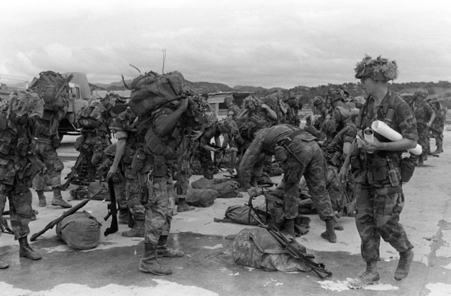us-military-personnel-pick-up-their-gear-prior-to-boarding-a-c-130-hercules-517f36-640.jpg.51c83b1e392f88a1de8a4d412adc20f3.jpg