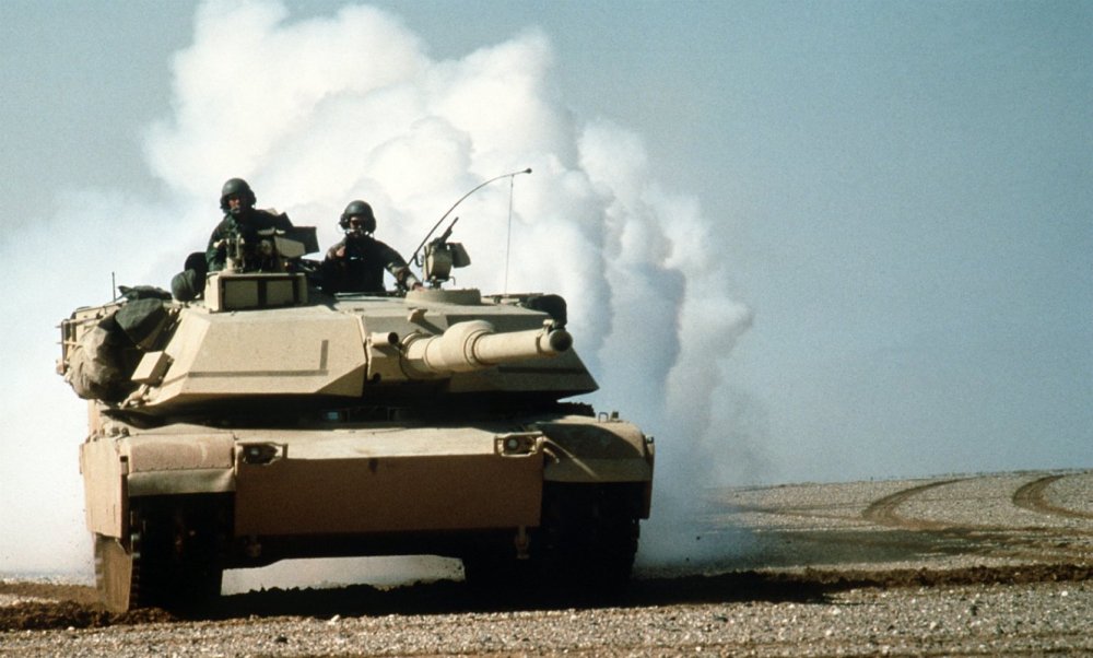 Tank_in_Desert_Storm.thumb.jpg.1dbc8aafa77e7a69eaa0a6528402afdf.jpg