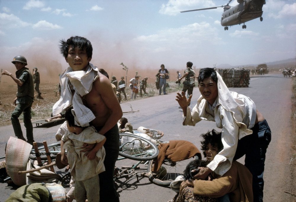 Hiroji-Kubota-Xuan-Loc-about-100-kilometers-north-of-Saigon-April-13-1970-before-the-fall-of-Saigon-on-April-29-1975-South-Vietnam.thumb.jpg.c57ac33282c3faeb1b71a1fa5884d2bb.jpg
