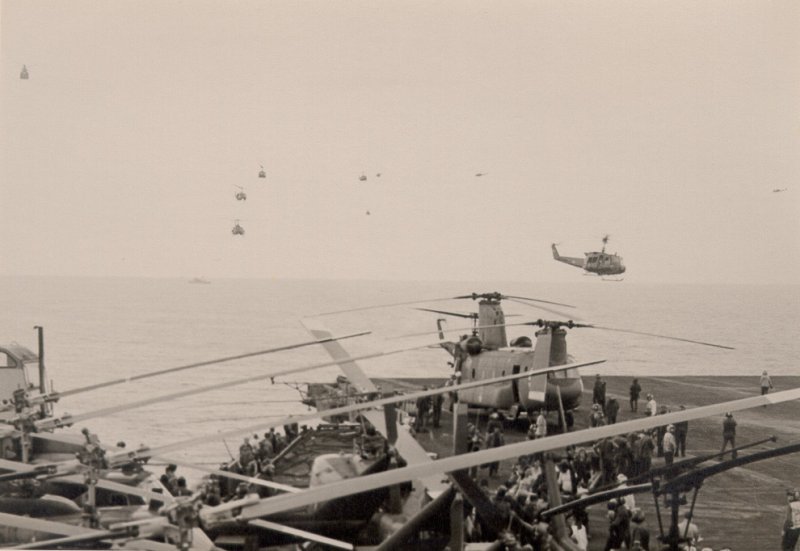 VNAF_arrives_at_USS_Midway.jpg.00aac62aff6468ca574cf71b568ac7ba.jpg